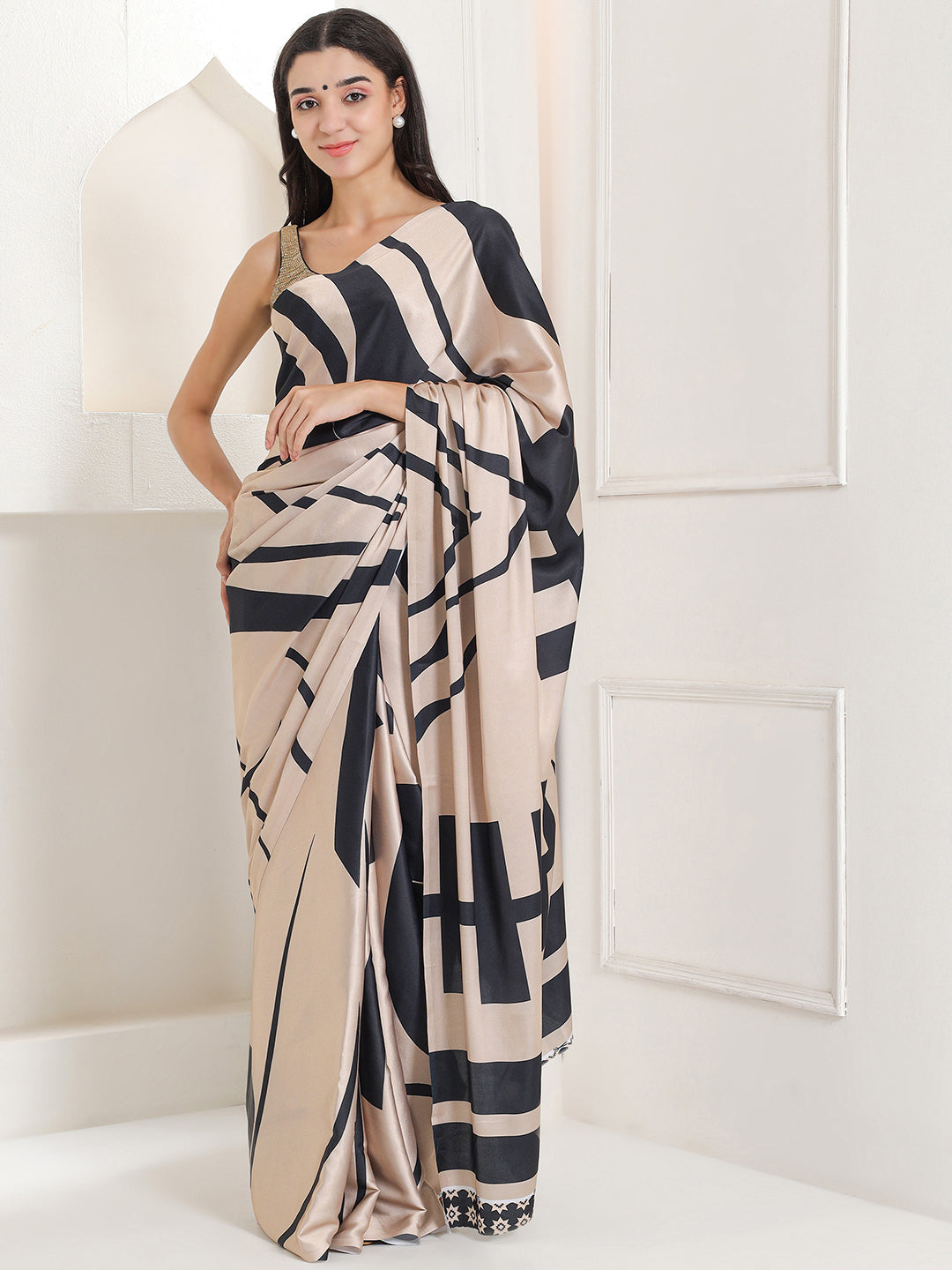 Graphic Printed Crepe-Silk Saree - Beige & Black