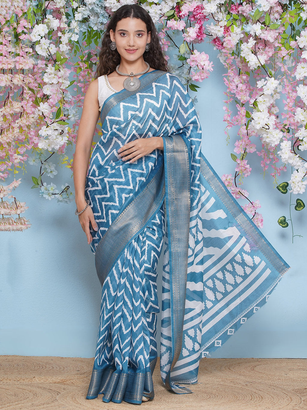 Trendy Indian Saree with Unstitched Blouse