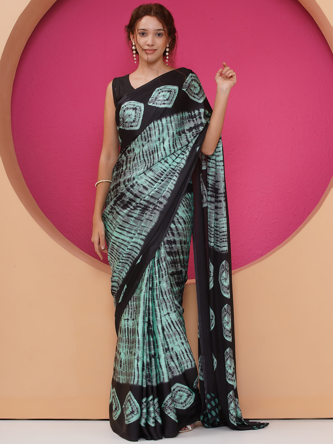 Graphic Printed Crepe-Silk Saree - Black & Sage Green