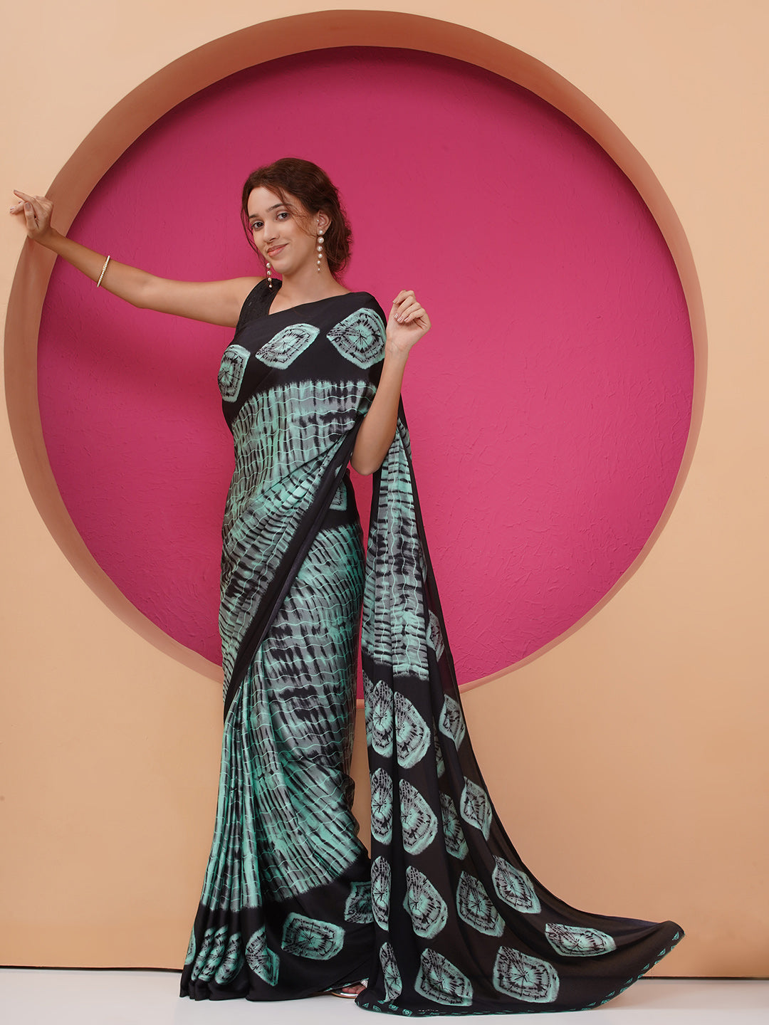 Graphic Printed Crepe-Silk Saree - Black & Sage Green