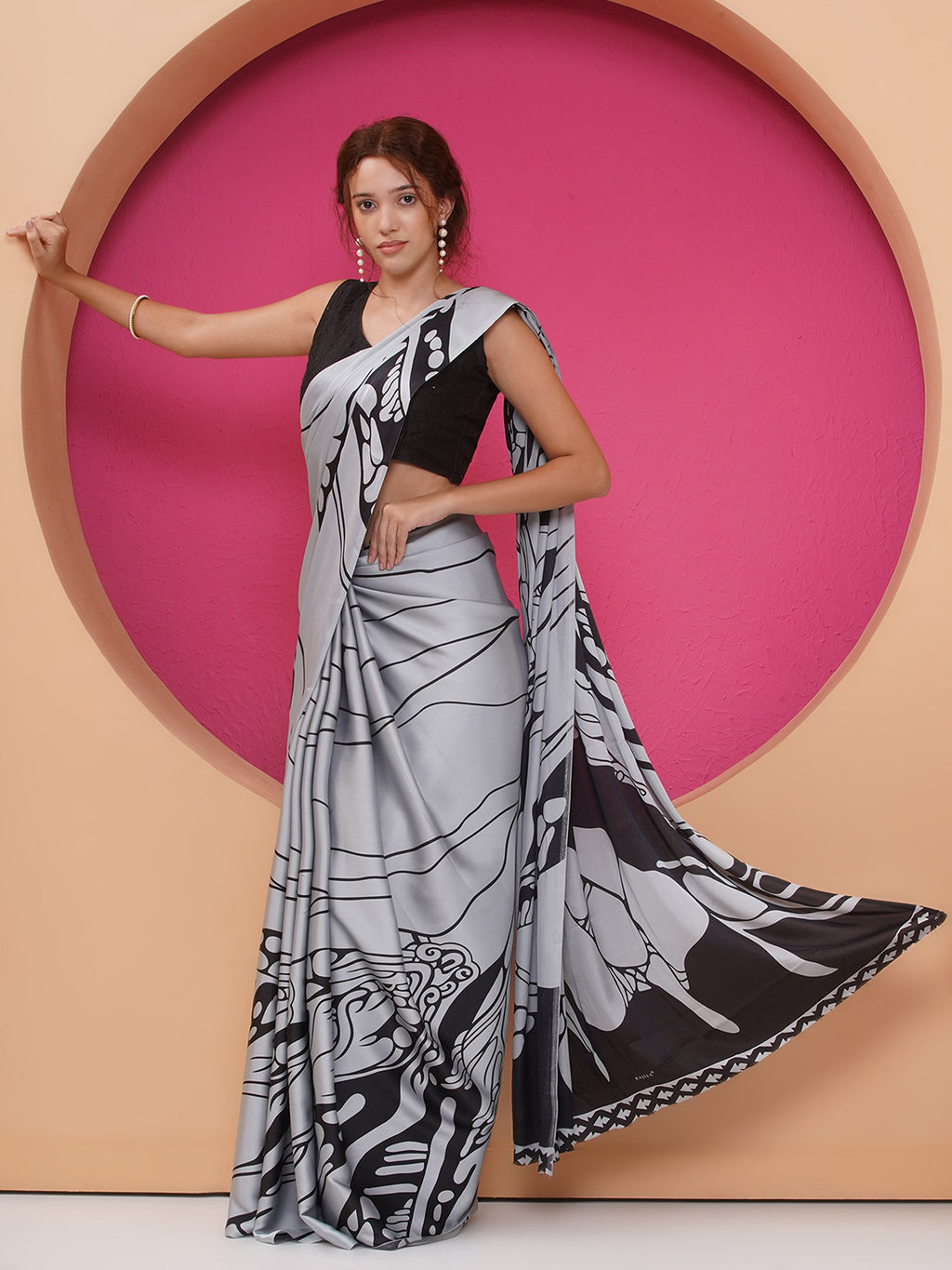 Graphic Printed Crepe-Silk Saree - Grey & Black