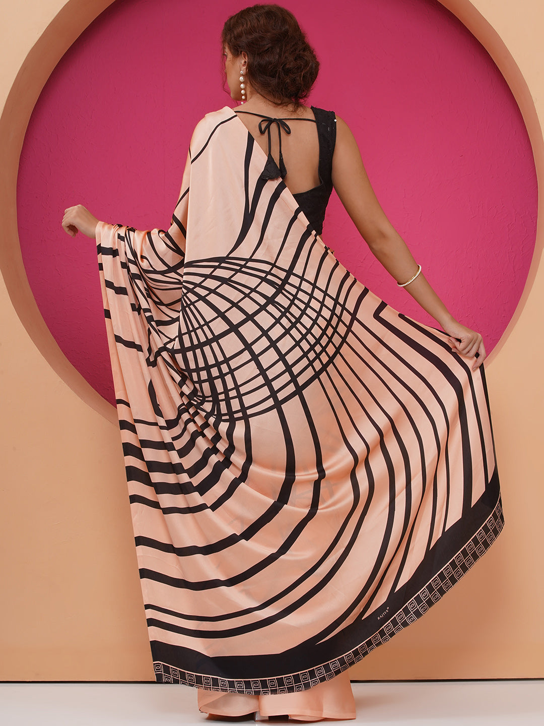 Graphic Printed Crepe-Silk Saree - Peach