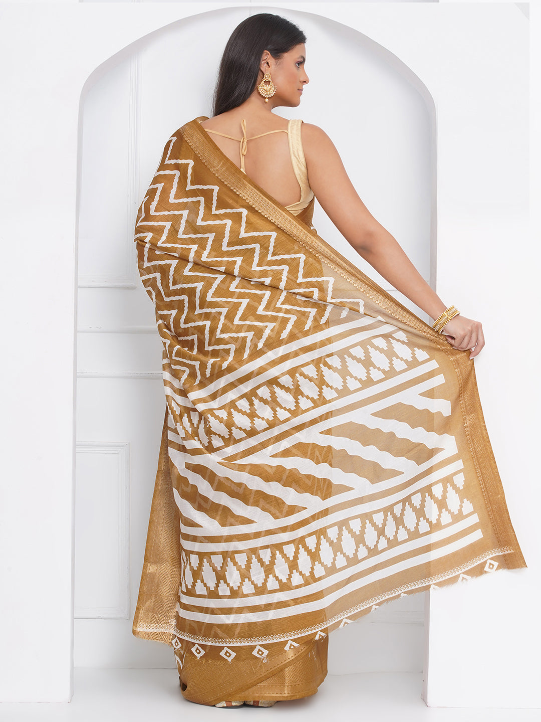 Cotton Silk Chevron Pattern Saree - Gold