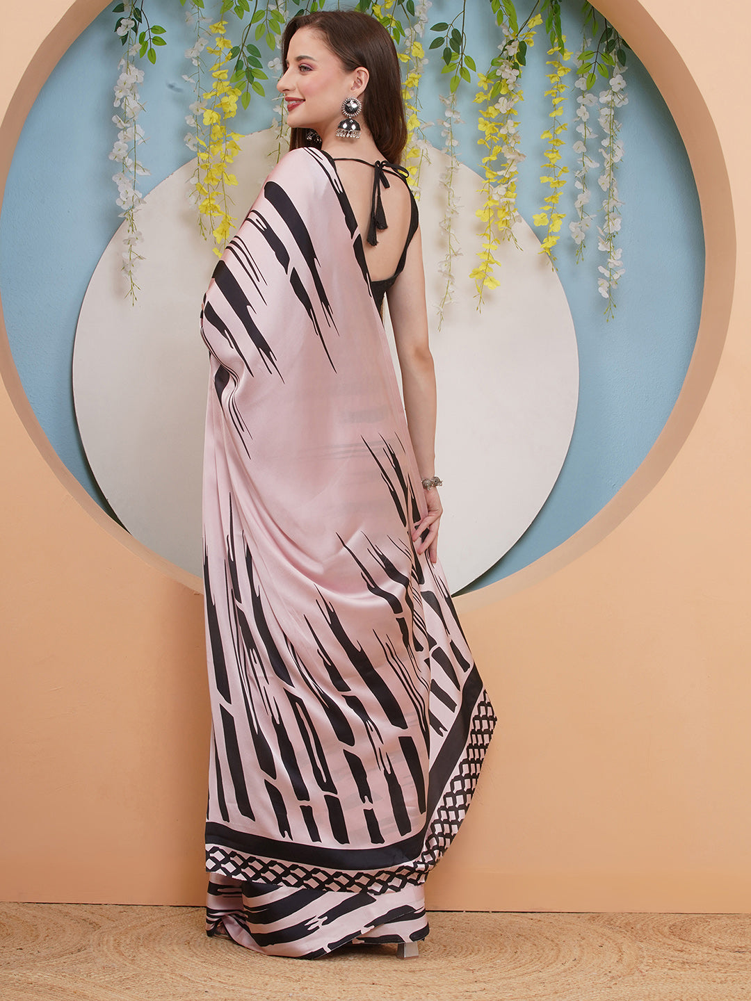 Graphic Print Crepe-Silk Saree - Peach & Black