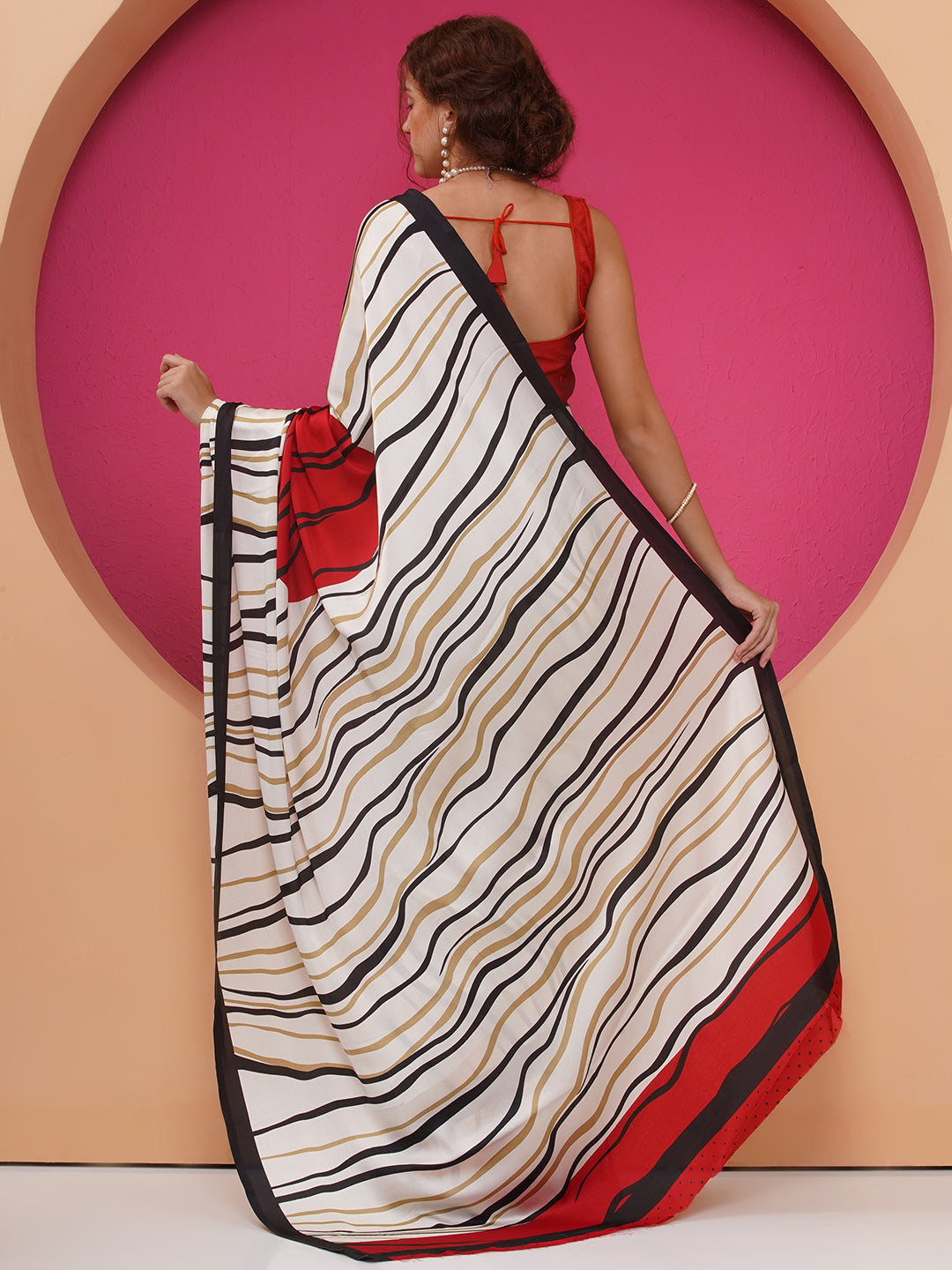 Graphic Printed Crepe-Silk Saree - Cream & Red