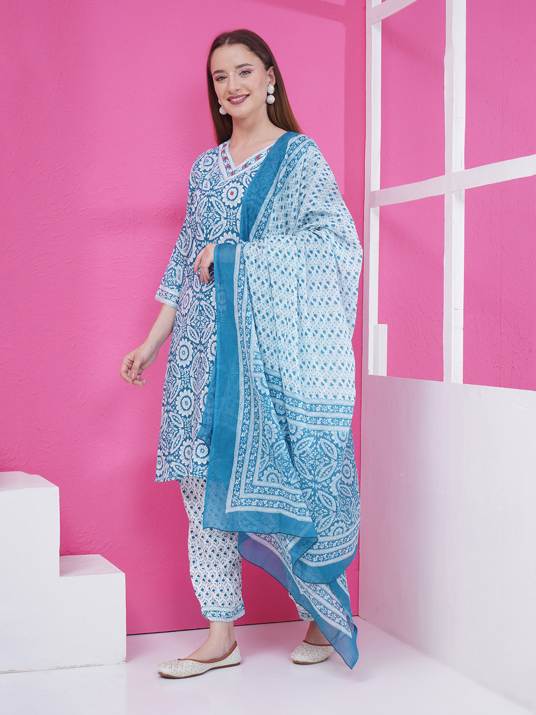 V-Neck Printed Motifs Suit - Blue & White