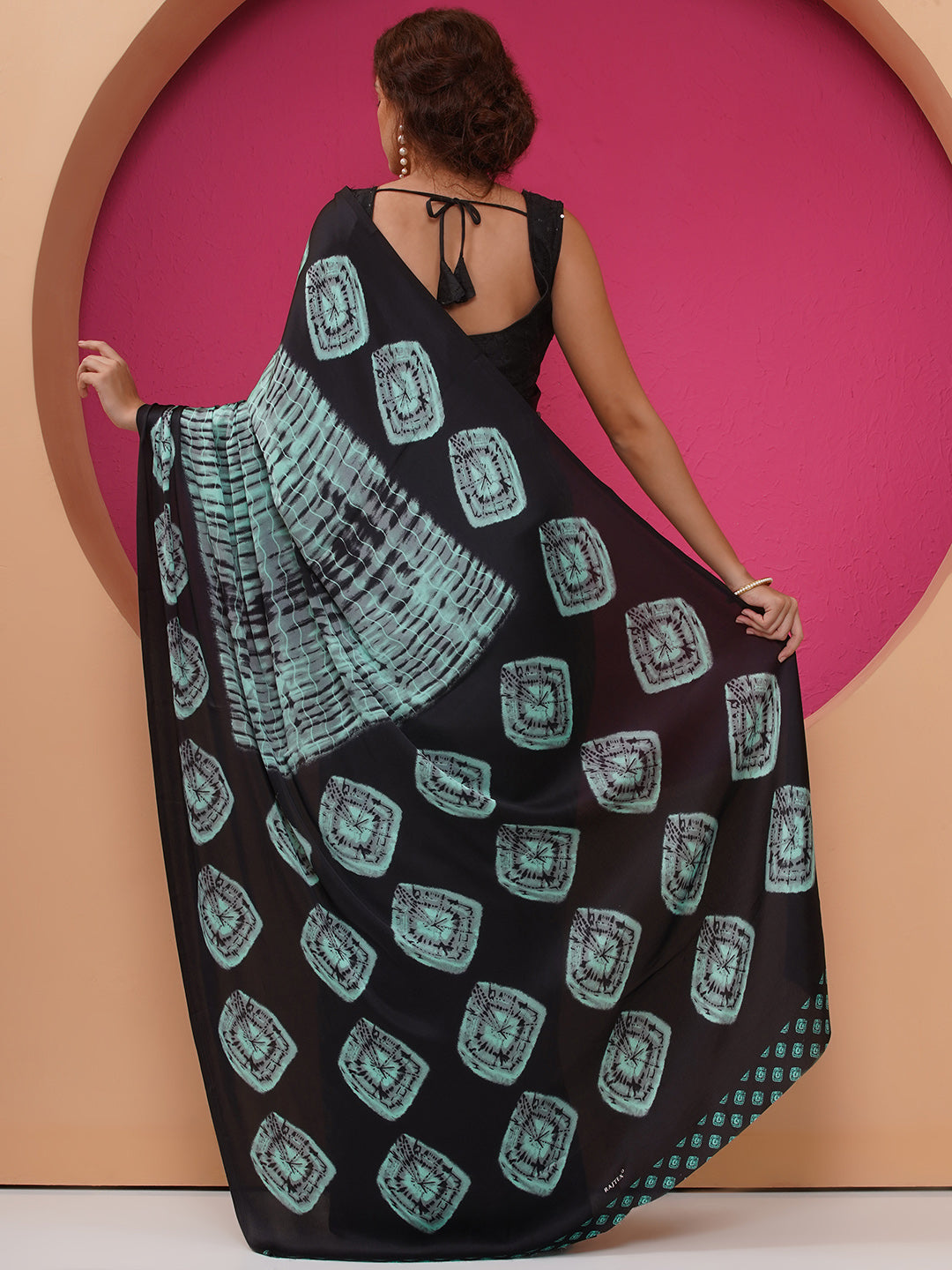 Graphic Printed Crepe-Silk Saree - Black & Sage Green