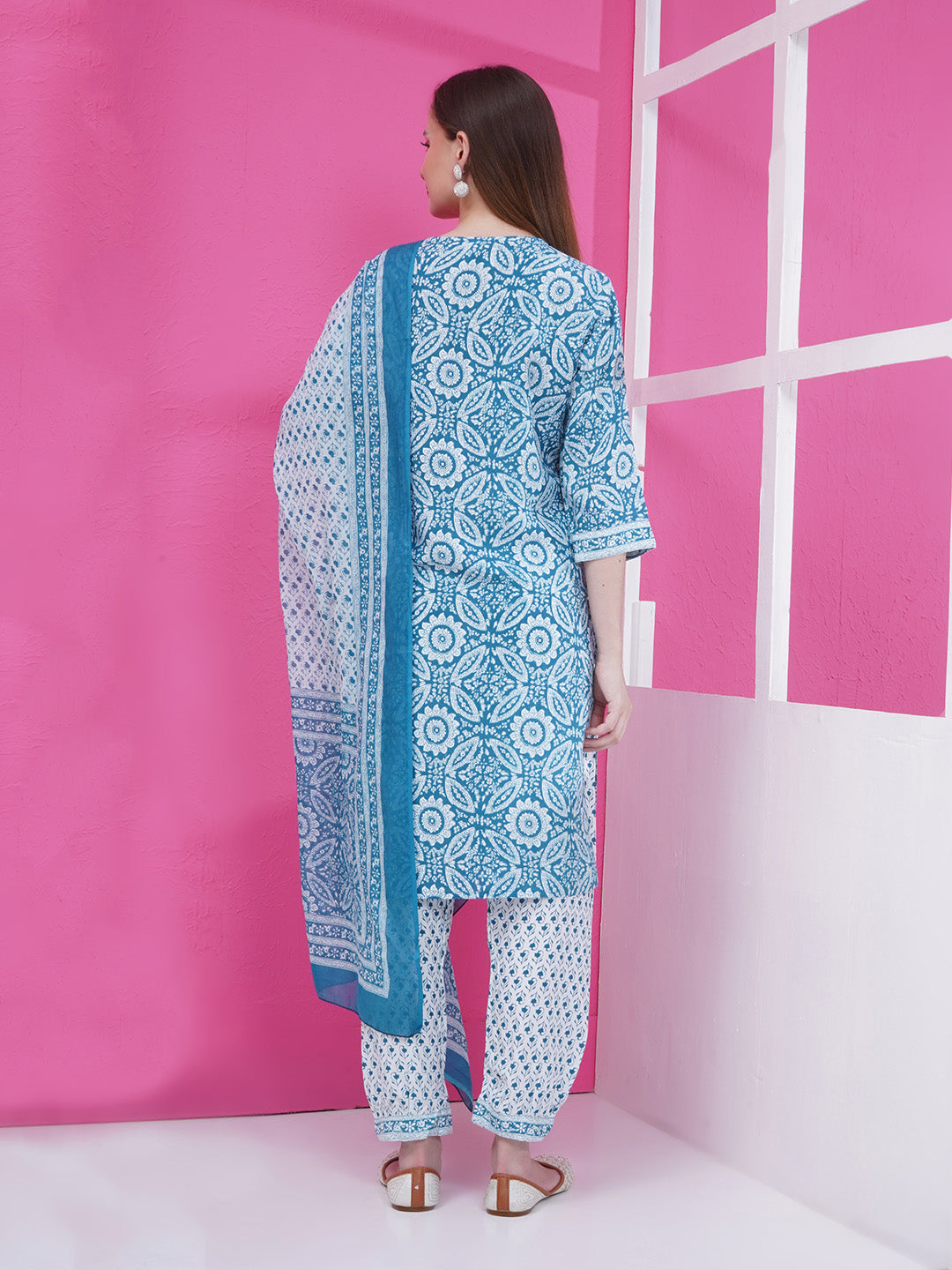 V-Neck Printed Motifs Suit - Blue & White