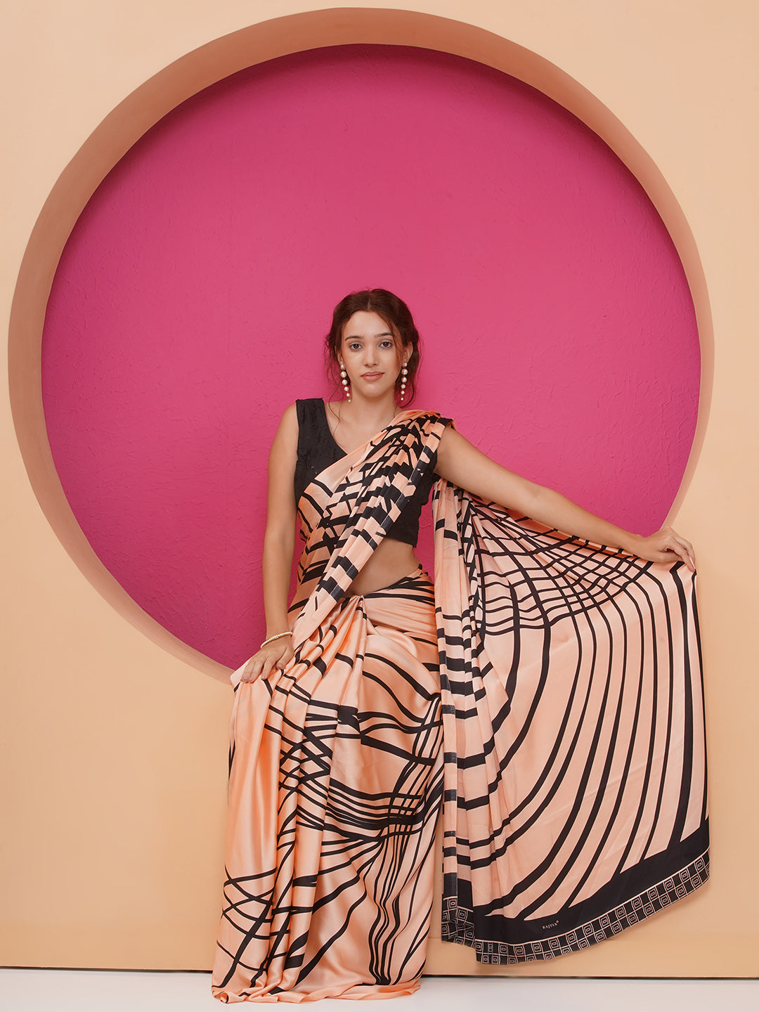 Graphic Printed Crepe-Silk Saree - Peach