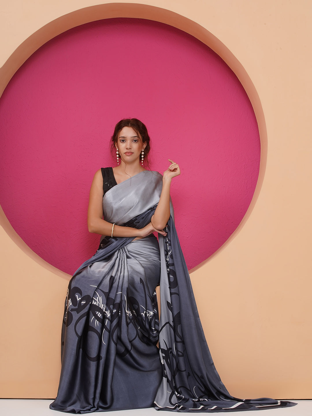 Graphic Printed Crepe-Silk Saree - Duel-Tone Grey