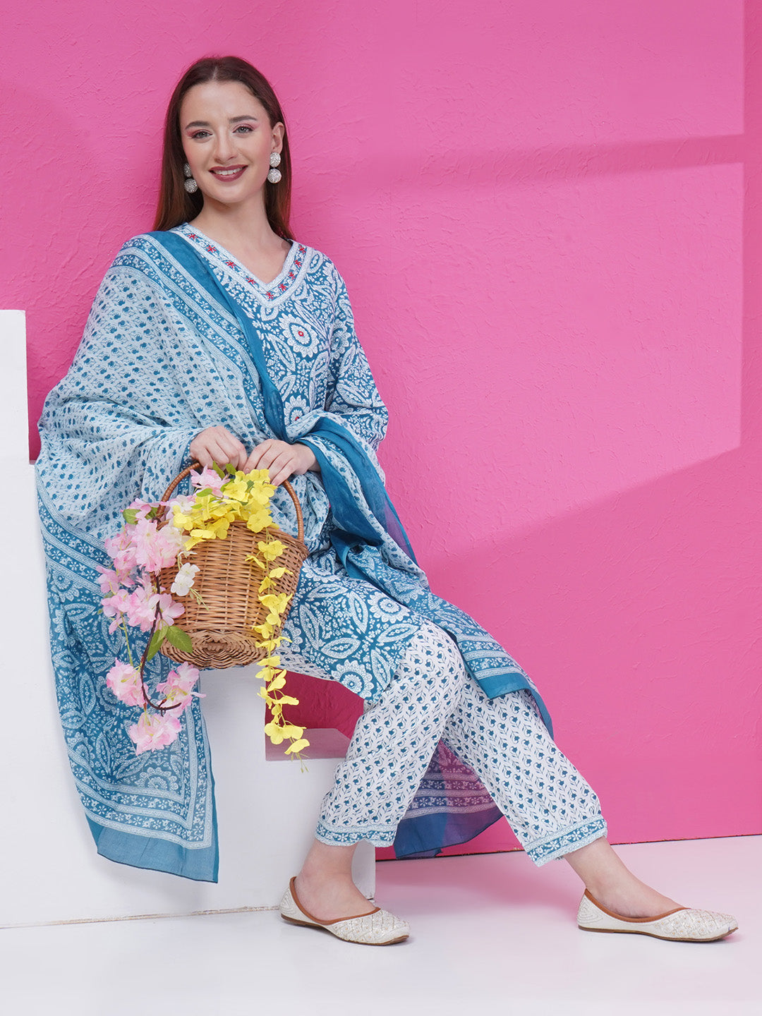 V-Neck Printed Motifs Suit - Blue & White