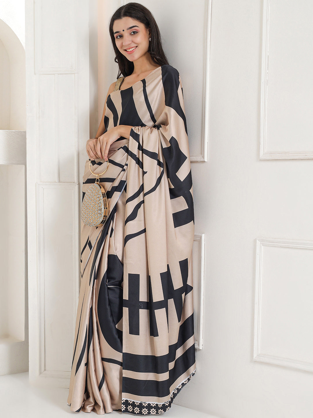Graphic Printed Crepe-Silk Saree - Beige & Black